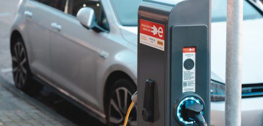 Stacje ładowania samochodów elektrycznych – co warto wiedzieć?
